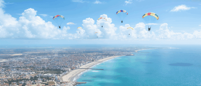 vivez l'adrénaline ultime avec 'les aventuriers du ciel' ! réalisez un saut en parachute inoubliable à royan, en charente-maritime (17). profitez des panoramas époustouflants sur la côte atlantique et créez des souvenirs mémorables en pleine nature.